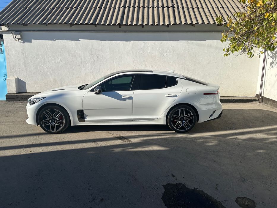 Киа стингер 3.3 TWIN TURBO