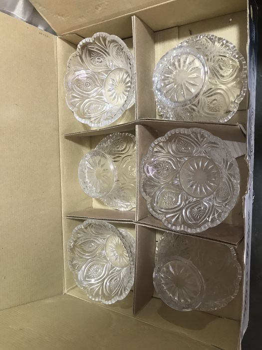 Салатницы и бокалы