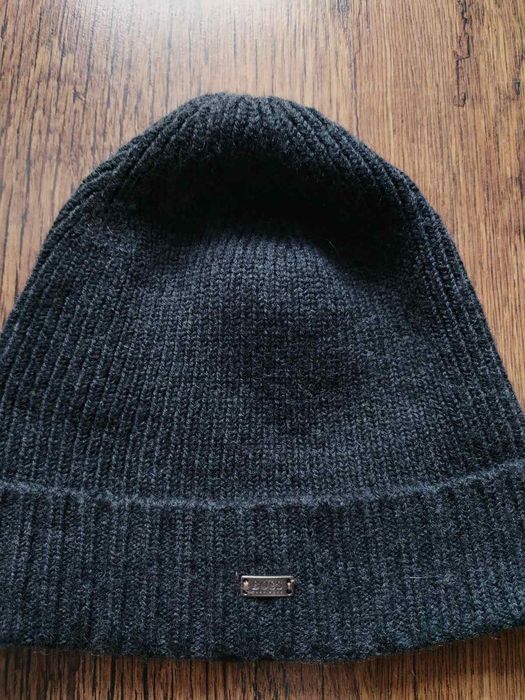 hugo boss - страхотна зимна шапка