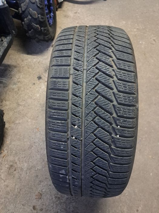 Зимни гуми Континентал 235.45.18.