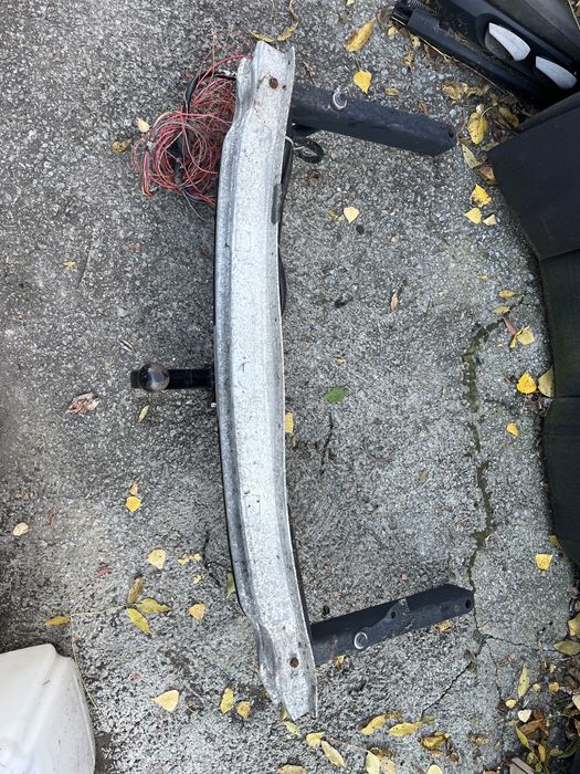 Теглич за Audi A4