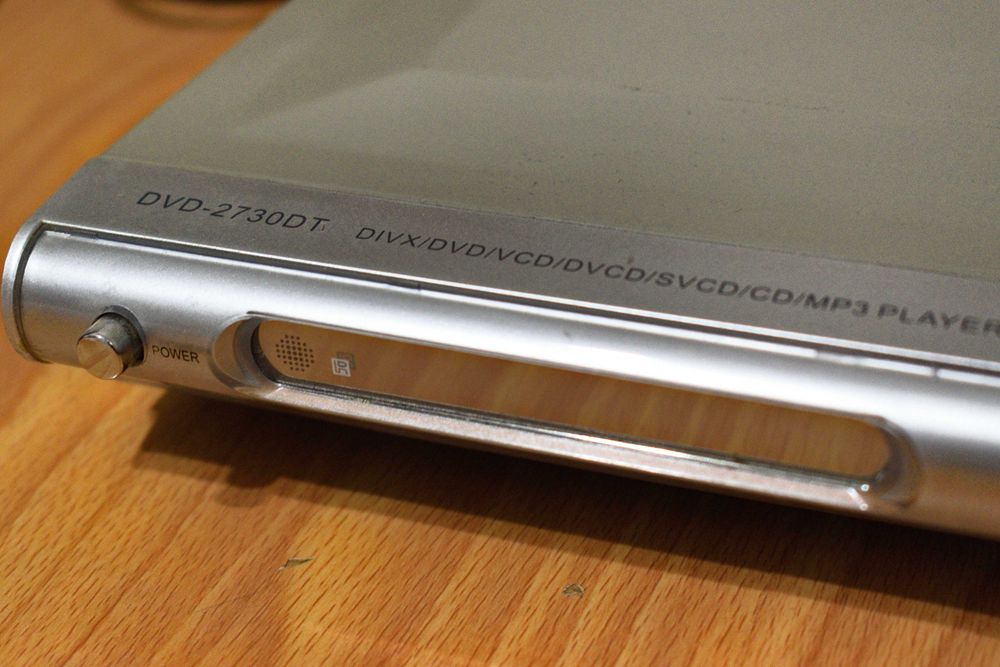 Crown DVD-2730DT плеър