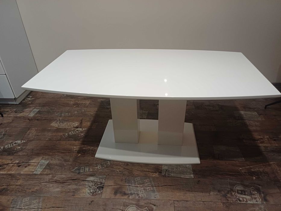 Трапезна маса  за хранене