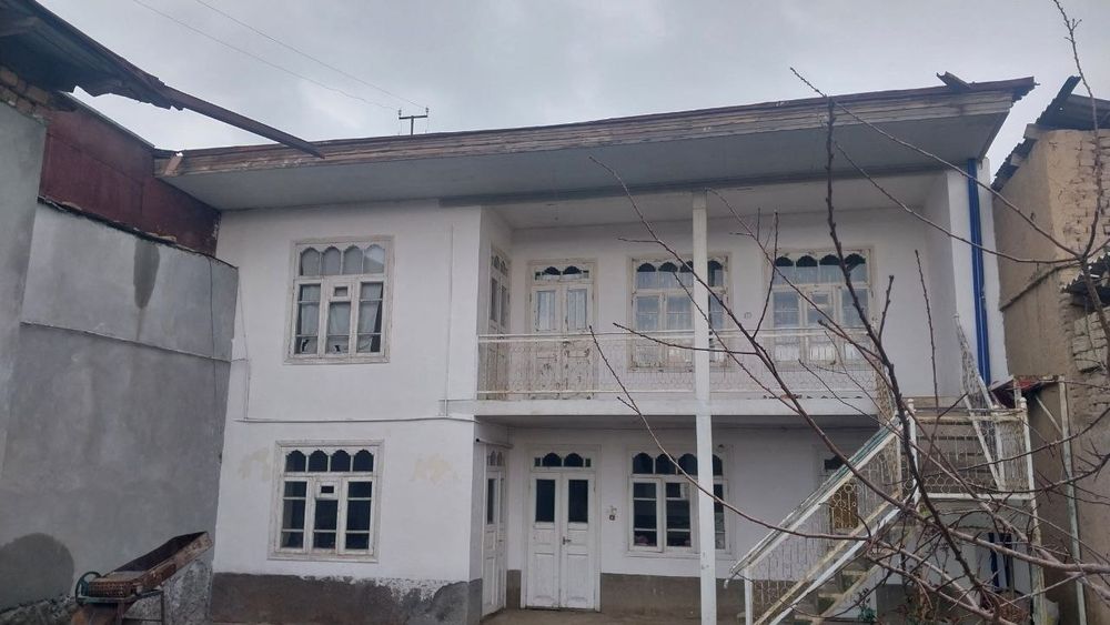 Havli sotiladi 6,5 sotiq Motrid Aravasozi 
7ta xona has 
Gaz, svet, ob