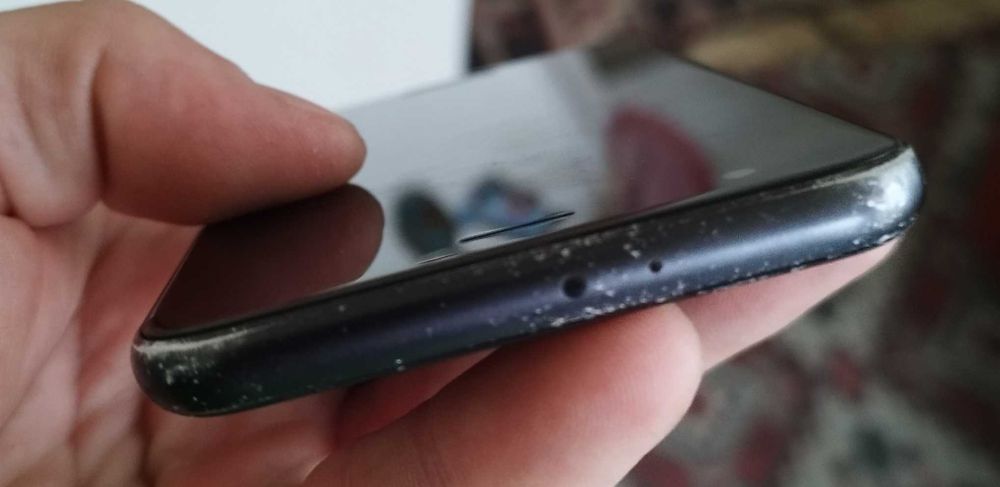 Продавам Honor 9 64 GB 4 GB RAM Dual