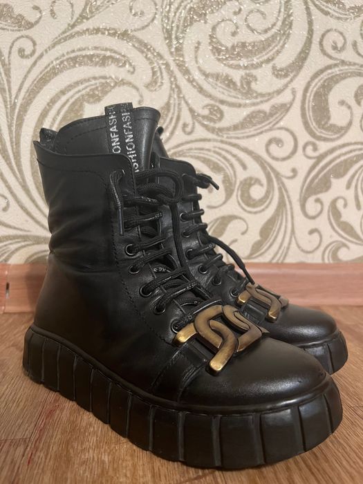 Продам осенние сапоги