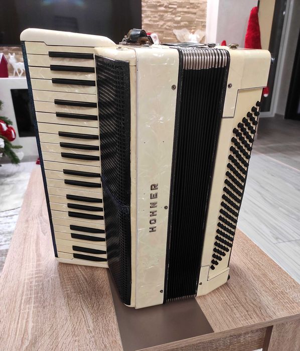 Acordeon Hohner ( sită) 120 basi