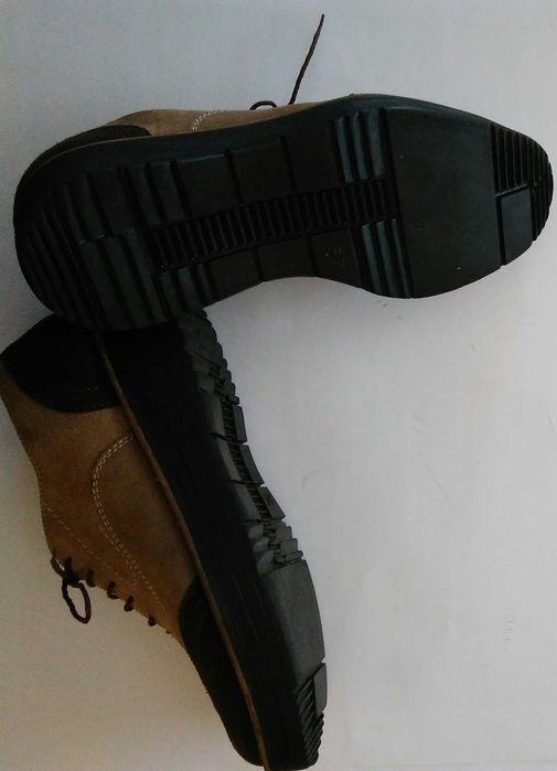 Дамски затворени обувки на платформа 37 (38) номер