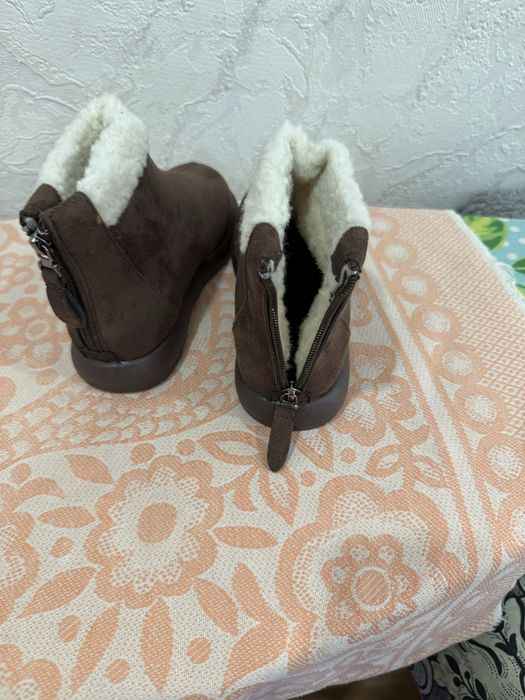 Продам новые угги