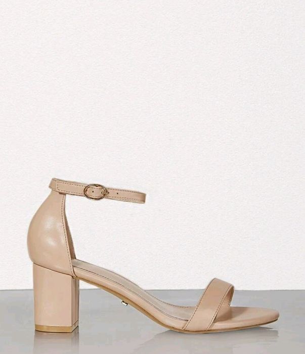 Дамски сандали на ток