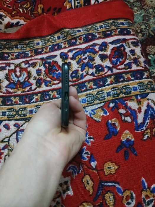 Продам телефон в хорошем состояние