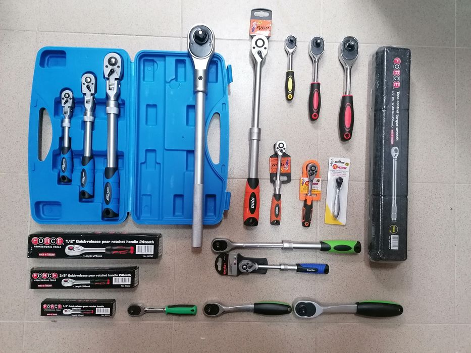 Комплект чашки за маслени филтри.Комплект за накладки,спирачни бутала