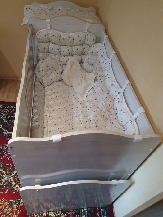 Детская кровать с качалкой