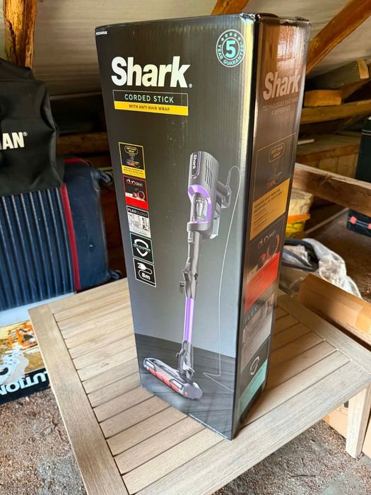 Aspirator cu fir shark