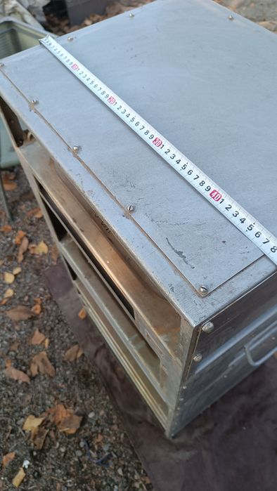 Стол для инструмента.