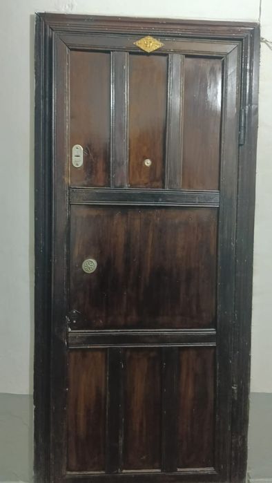 Продам железную дверь