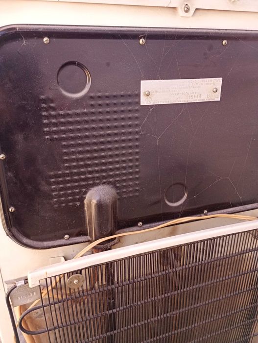 Хладилник с вътрешна камера Полюс