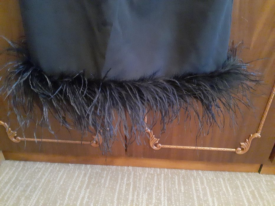 Чёрное платье "в пол" с отделкой