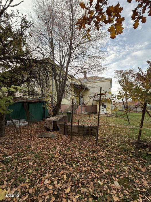 Casa caramida pe 1165mp teren