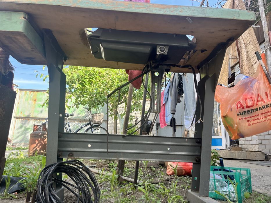 Стол швейный продам