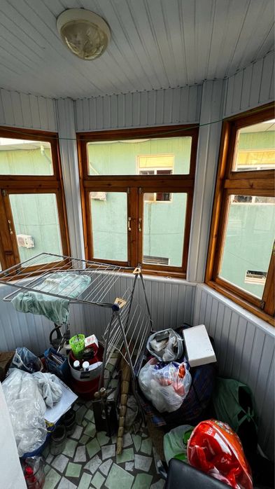 1 комнатная с мебелью и техникой в центре Чирчика!