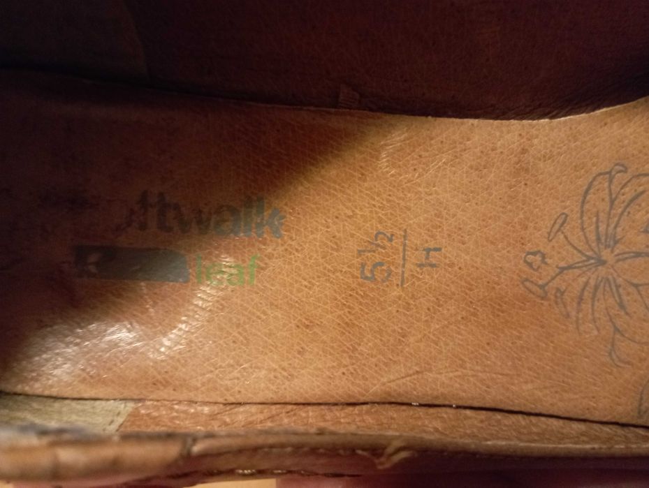 SoftWalk Shoes Women's 5.5 H - естествена кожа, ниско токче