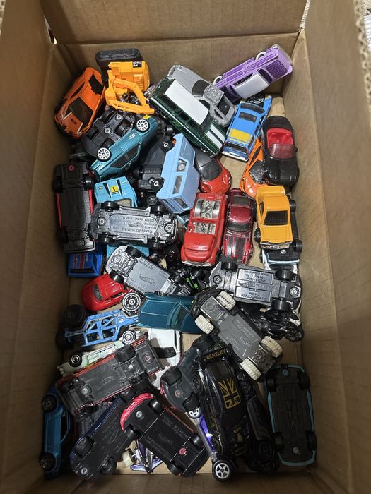 Продам кучу машинок хотвилс