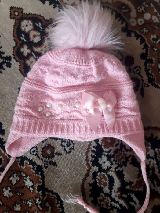 Шапочки по 200 тг.  По 400