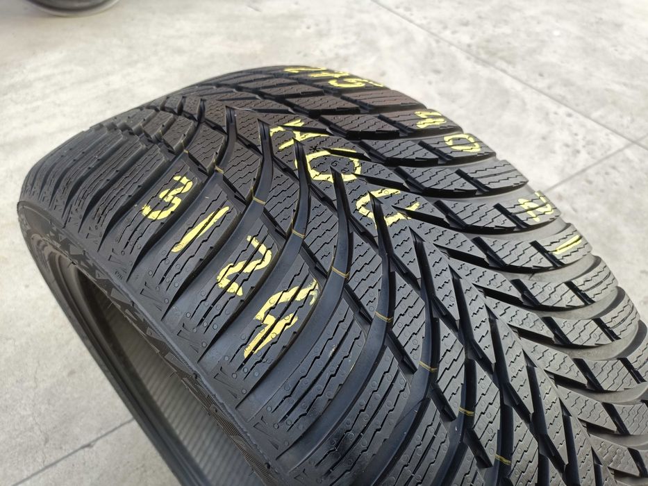 O anvelopa noua de iarna 275 40 21 nokian tires snowproof 2