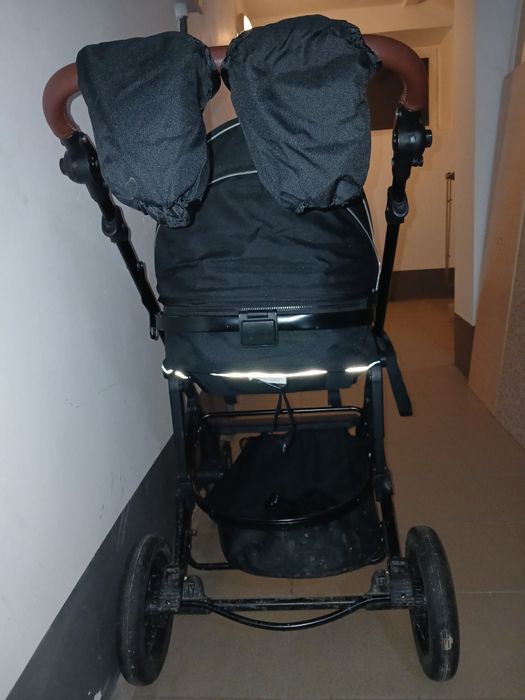 Детская коляска с автолюлькой.