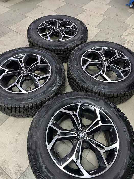 Продам комплект  ШИНЫ И ДИСКИ  на R17