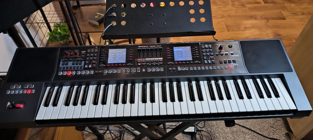 Професионален синтезатор Roland EA 7