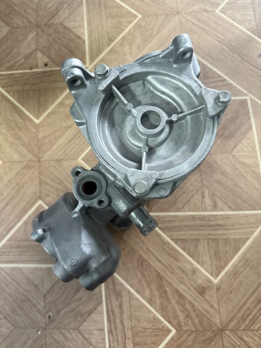 Продаю помпу на Mercedes S320