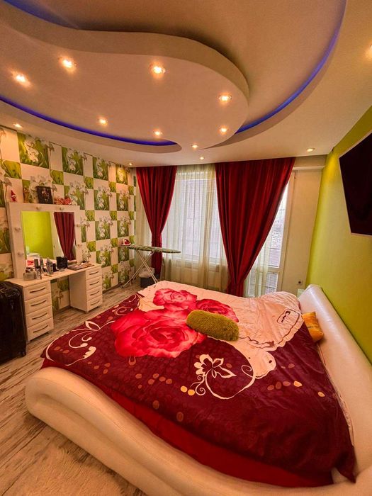 Продава се Тристаен апартамент в София, Център - 60 кв.м за 2334 €/кв.м - Снимка #2