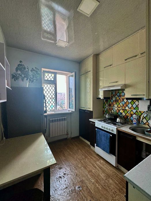 Sergeli 5a 3 xonali kvartira sotiladi 3/4/7