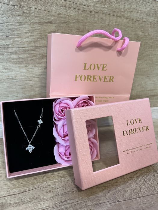 Сребърно колие с цирконий