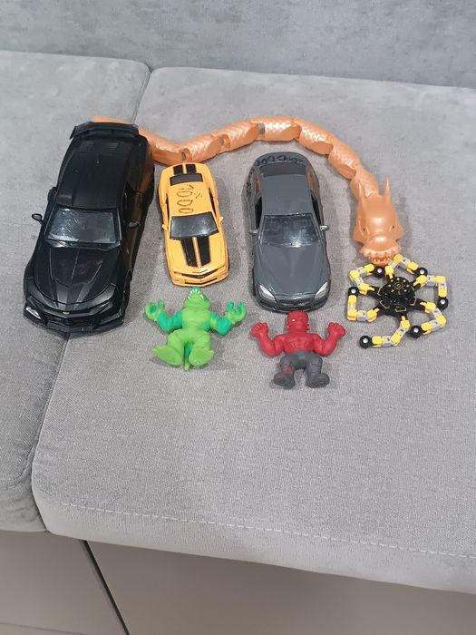 Продам игрушки набором