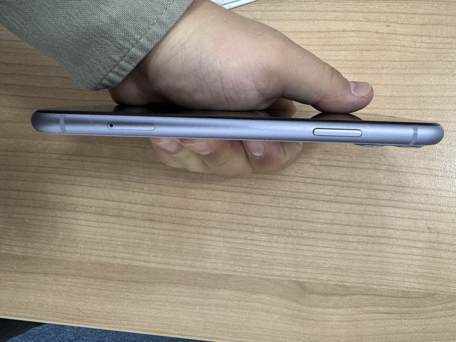 iPhone 11  - 64 GB