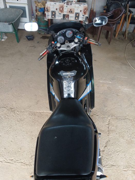 Vând motocicleta Honda 600cc
