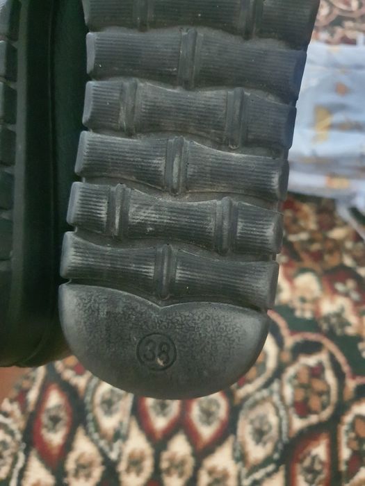 Туфли женские. Жагдай жаксы. 50 мынга сатылады. Размер 38 большемерки.