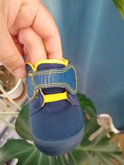 Vand lot haine si incaltaminte, patut+masa de infasat copii 0-4 ani