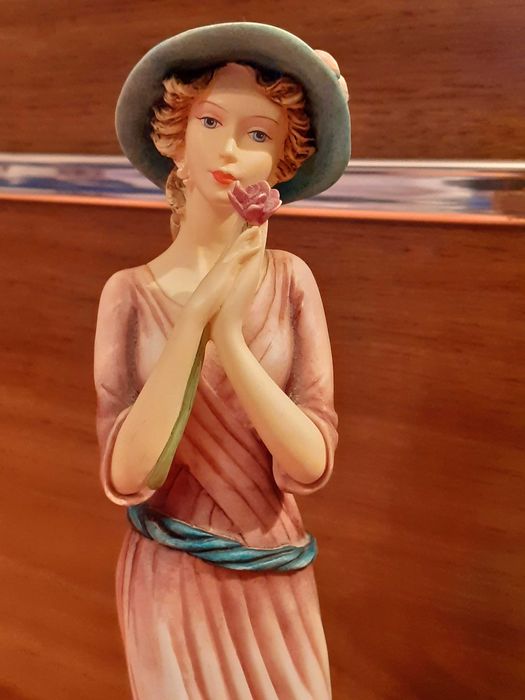 Две фигури The Leonardo Collection