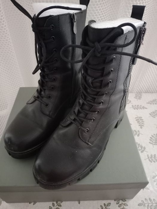 Продам 40-41р. женскую обувь .