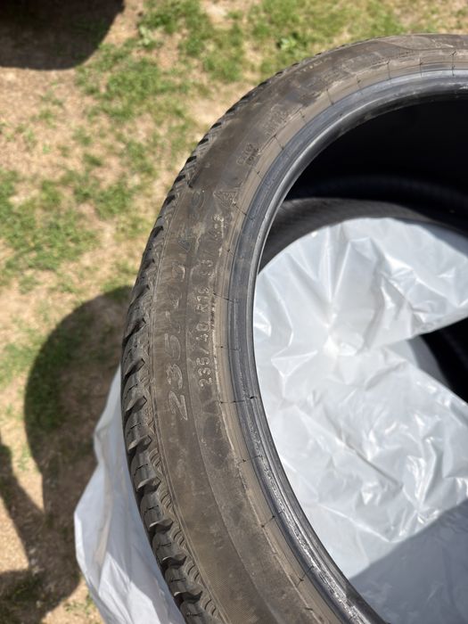 235 40 R19 Pirelli All Seasons sf3