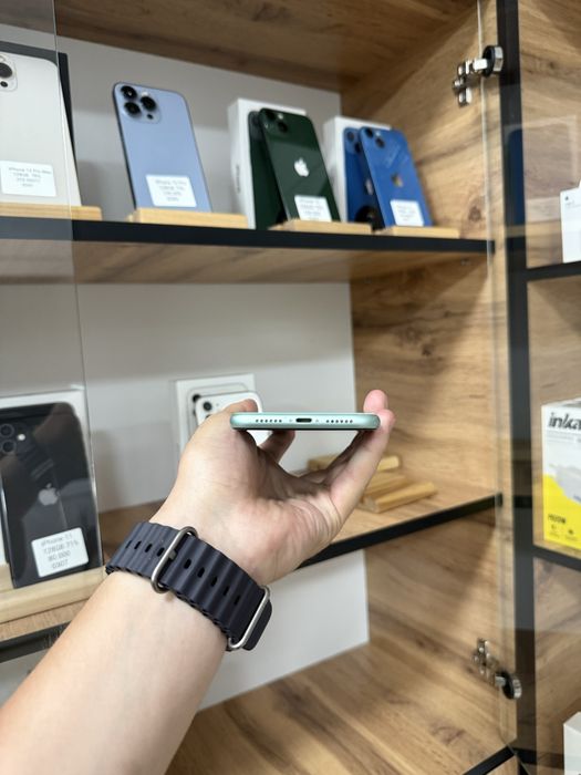 iPhone 11  128GB
