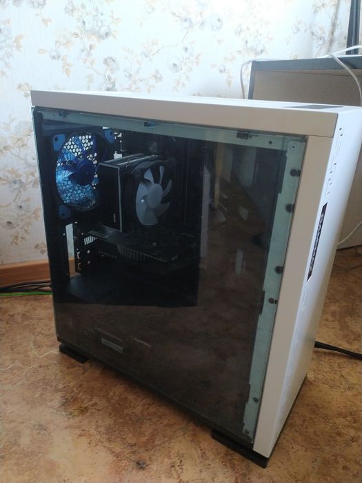 Компьютер         .