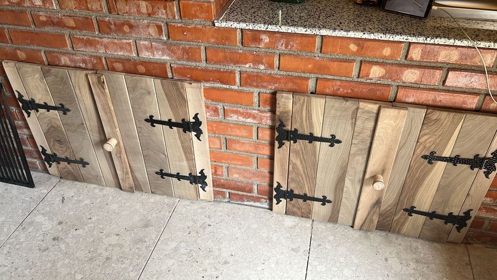 Usi pentru zona de gratar/foisor