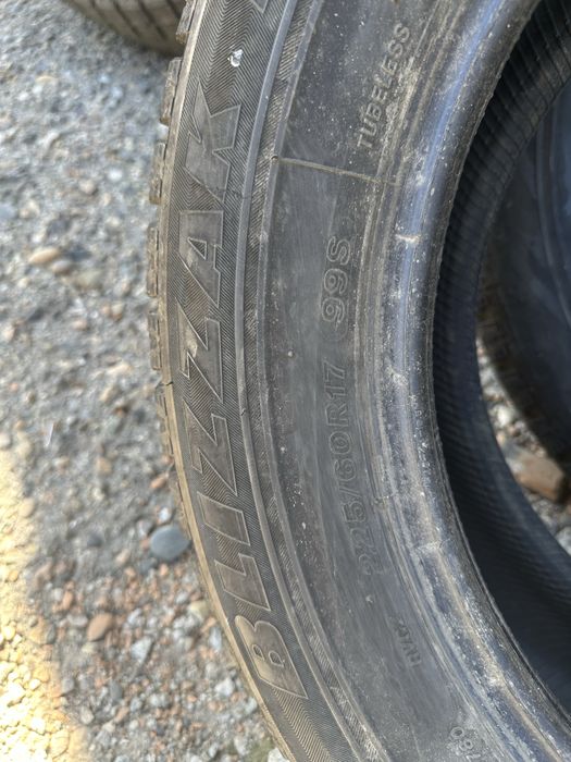 Продам зимнюю резину, Bridgestone Blizzak липучка, 225/60R17