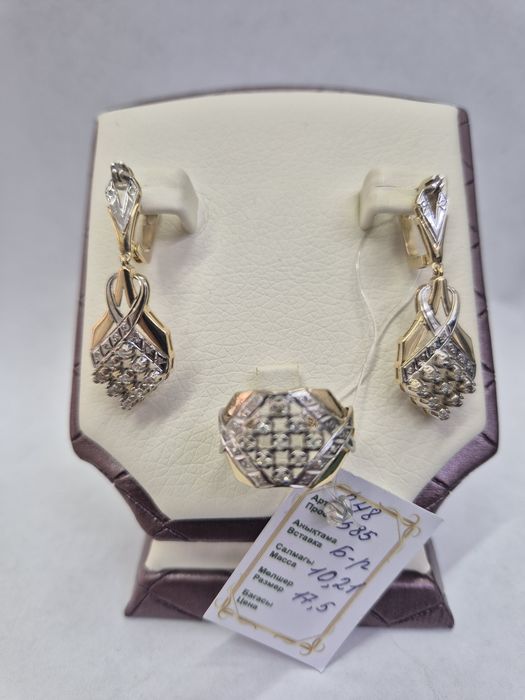 Комплект с бриллиантами