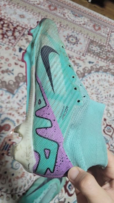 Продам бутсы футбольные